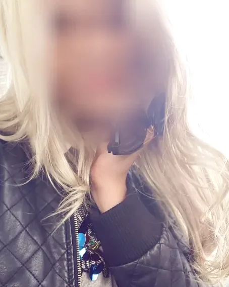 Anna, 32