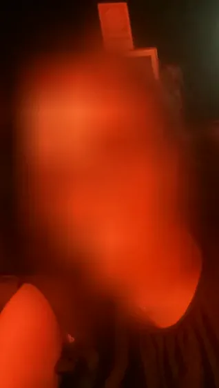 Büsra, 24