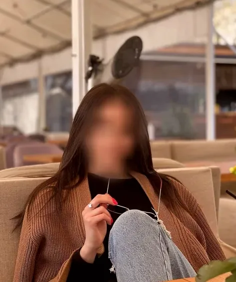 Büsra, 26
