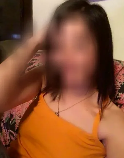 Carla, 32