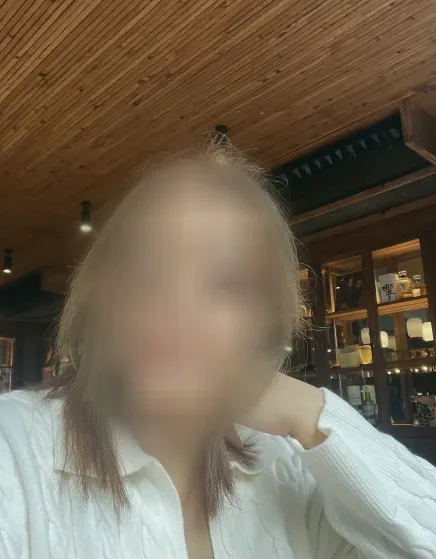 Claudia, 40