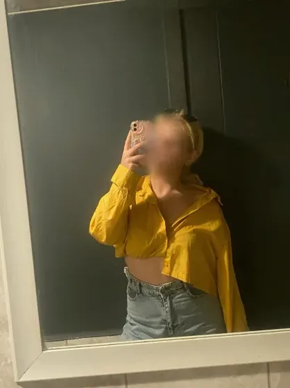 Isabell, 23
