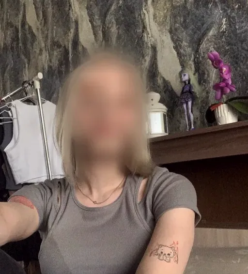 Juliane, 19