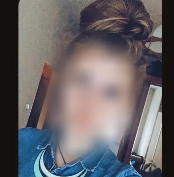 Leonie, 34