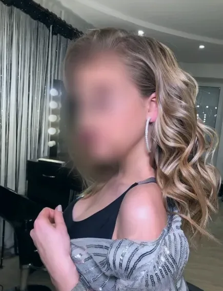 Luisa, 27
