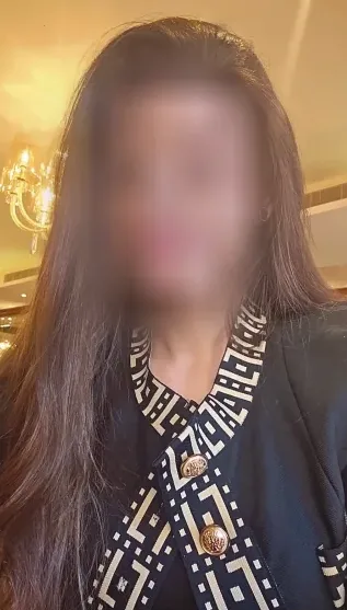 Neele, 37