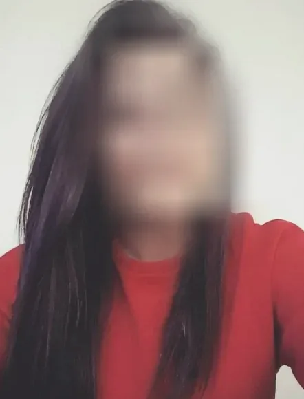 Nina, 33