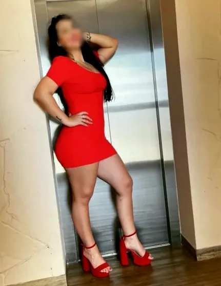 Pauline, 32