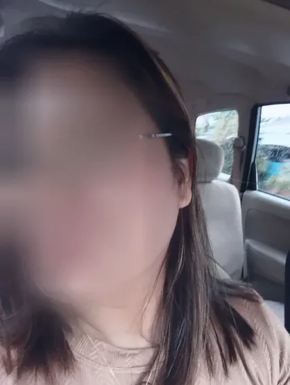Sabrina, 33